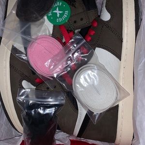 Travis Scott Jordan 1